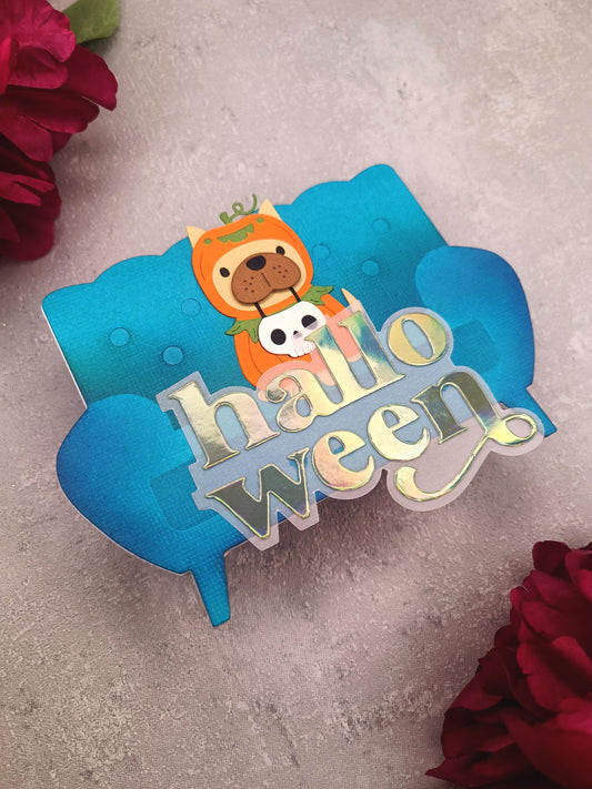 Halloweenské přání buldočkem na gauči*