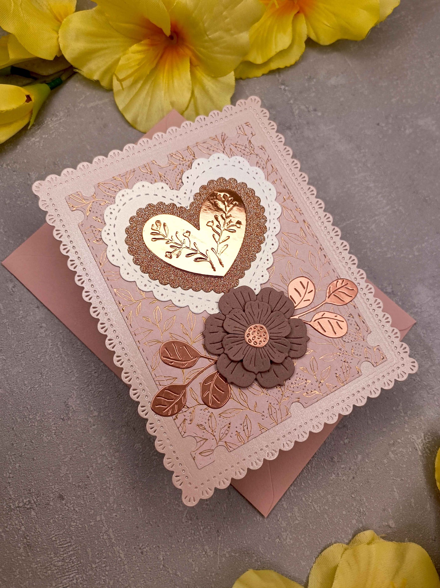 Elegantní starorůžové přání se srdcem