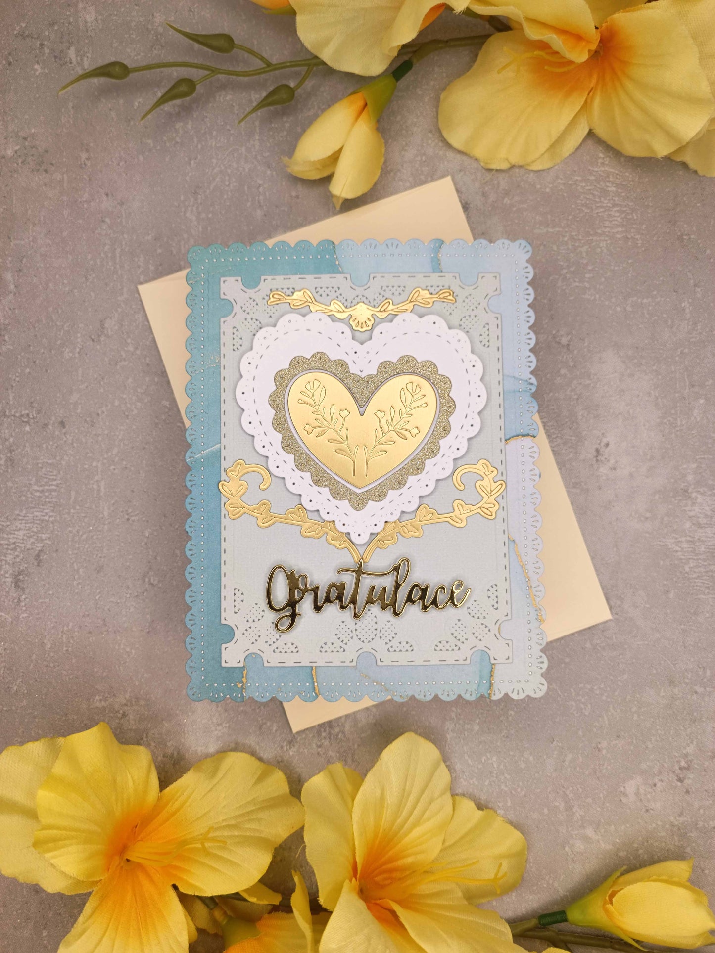 Světle modré blahopřání se srdcem