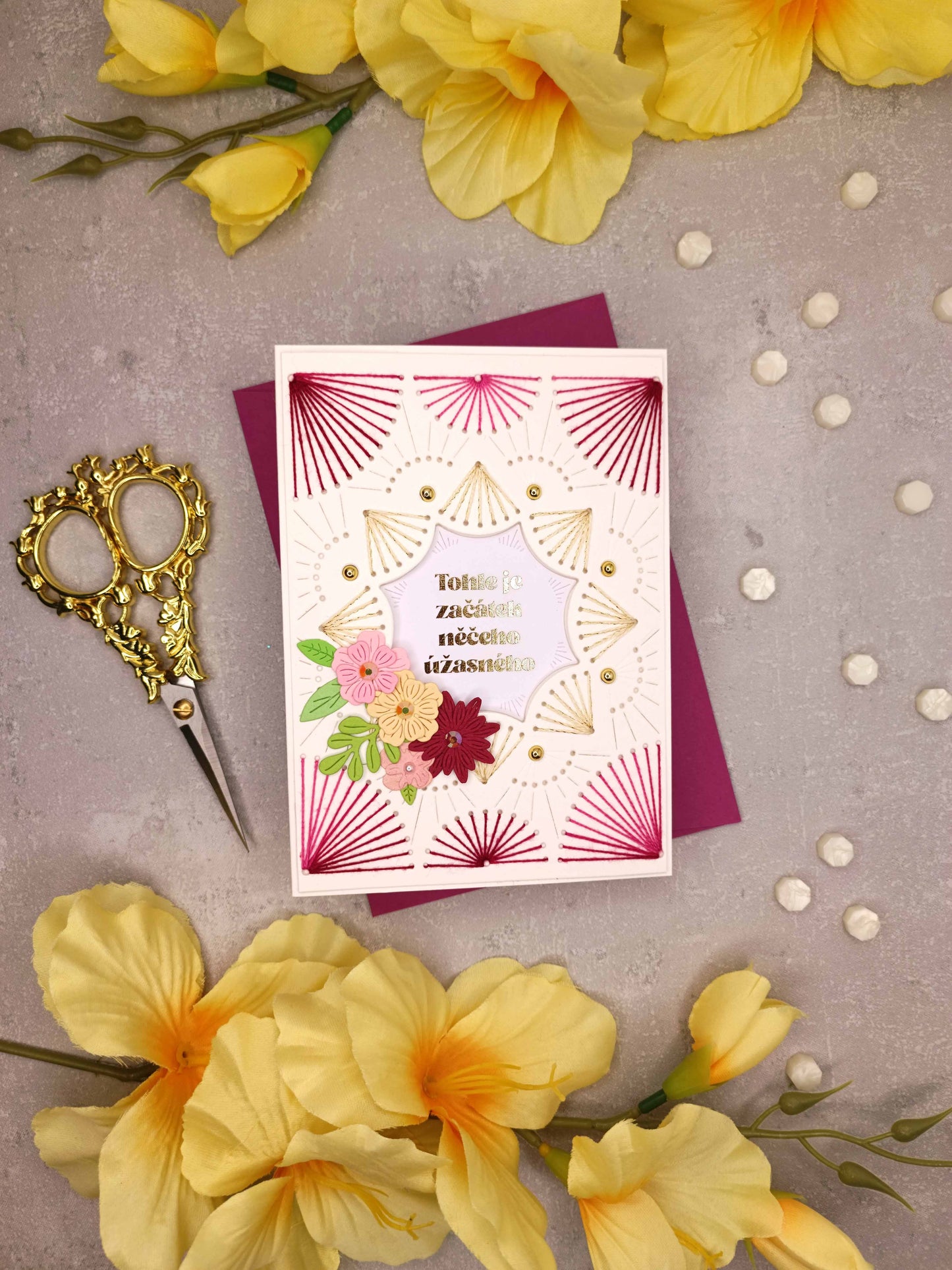 Vyšívané svatební přání se zlatým nápisem