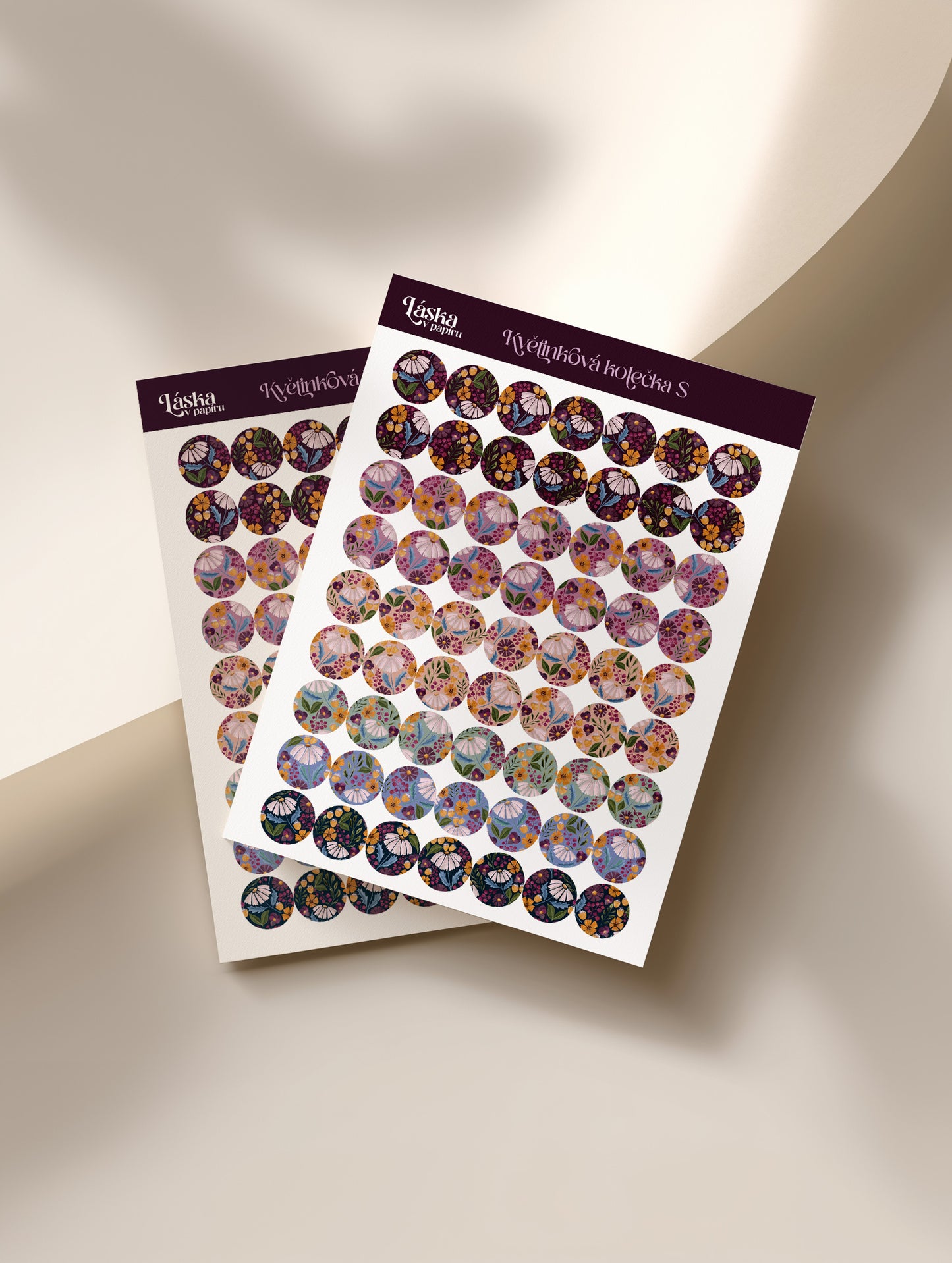 Papírový samolepkový arch 13×18 cm s ručně kreslenými květinovými kolečky v duhových odstínech na zdobení diářů a plánovačů
