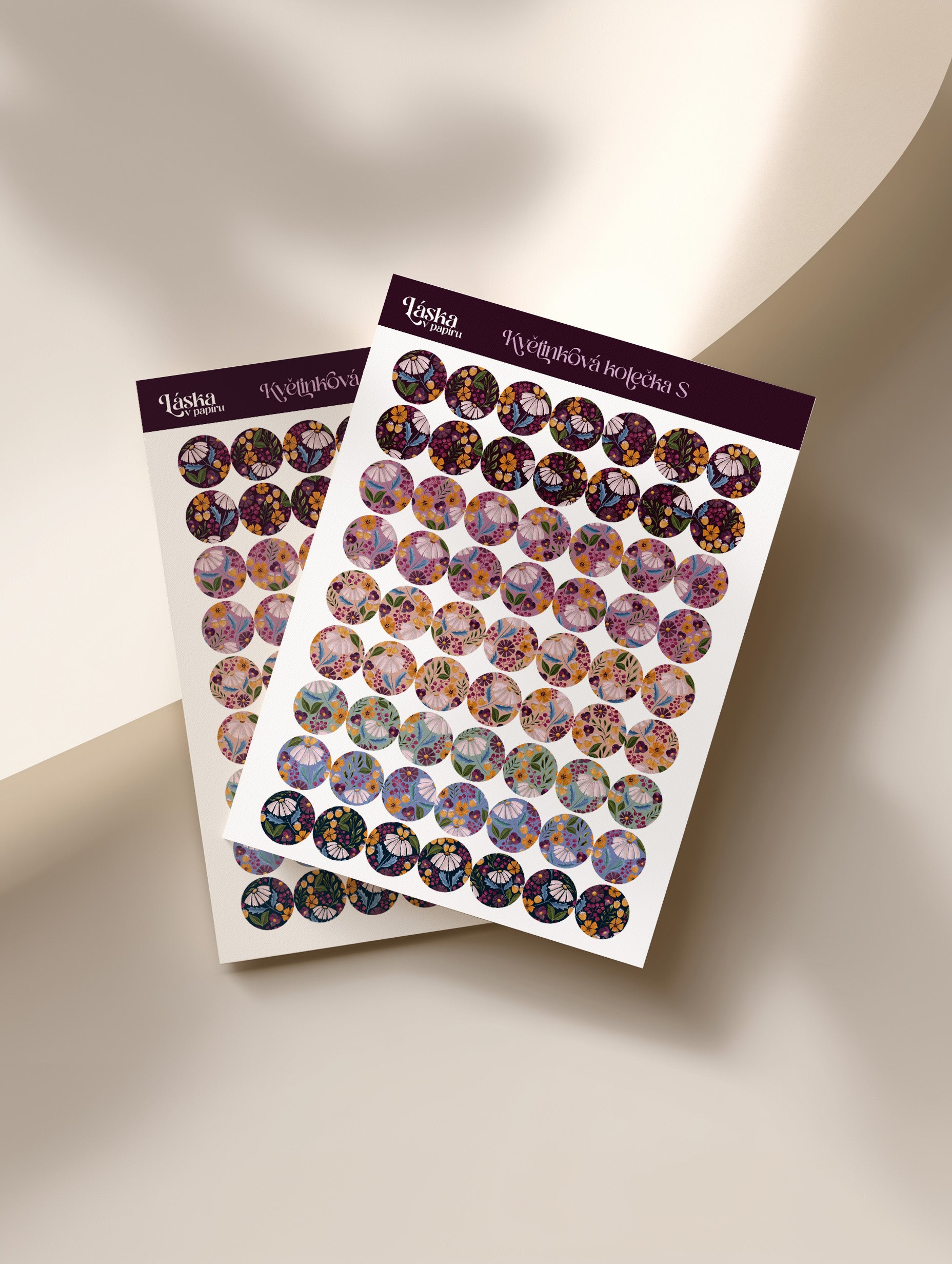 Papírový samolepkový arch 13×18 cm s ručně kreslenými květinovými kolečky v duhových odstínech na zdobení diářů a plánovačů