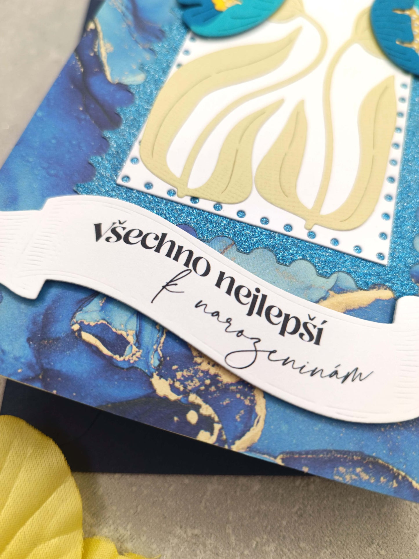 Modré narozeninové přání se sasankami