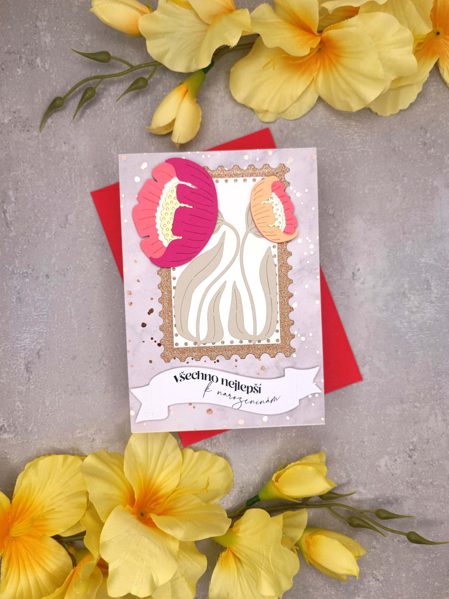 Puntíkaté narozeninové přání se sasankami