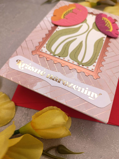 Světle růžové přání se sasankami a červenou obálkou