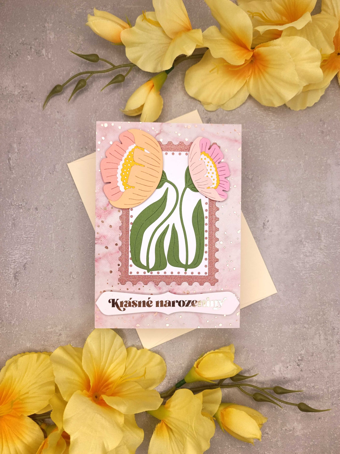 Jemné narozeninové přání se sasankami