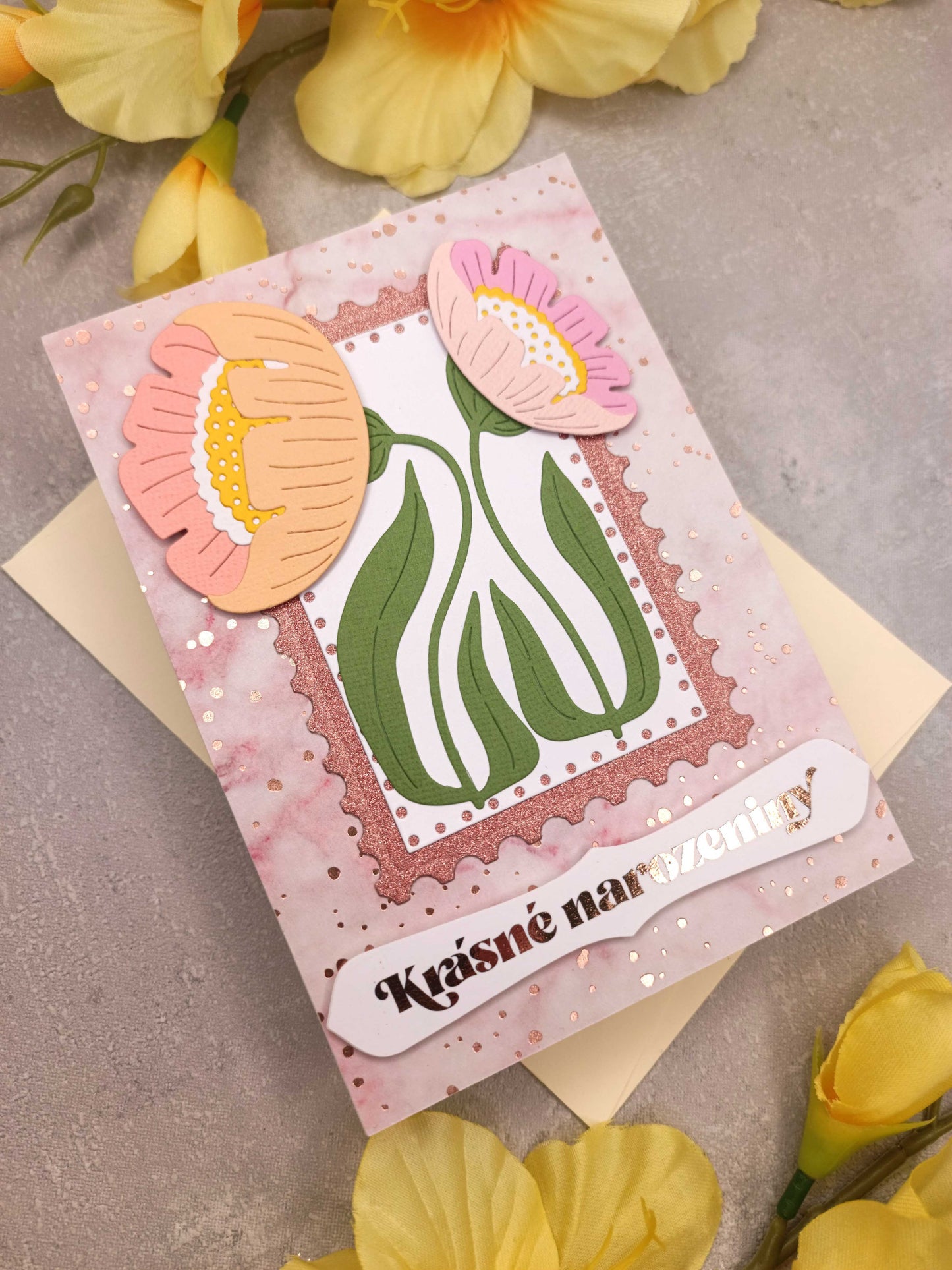 Jemné narozeninové přání se sasankami