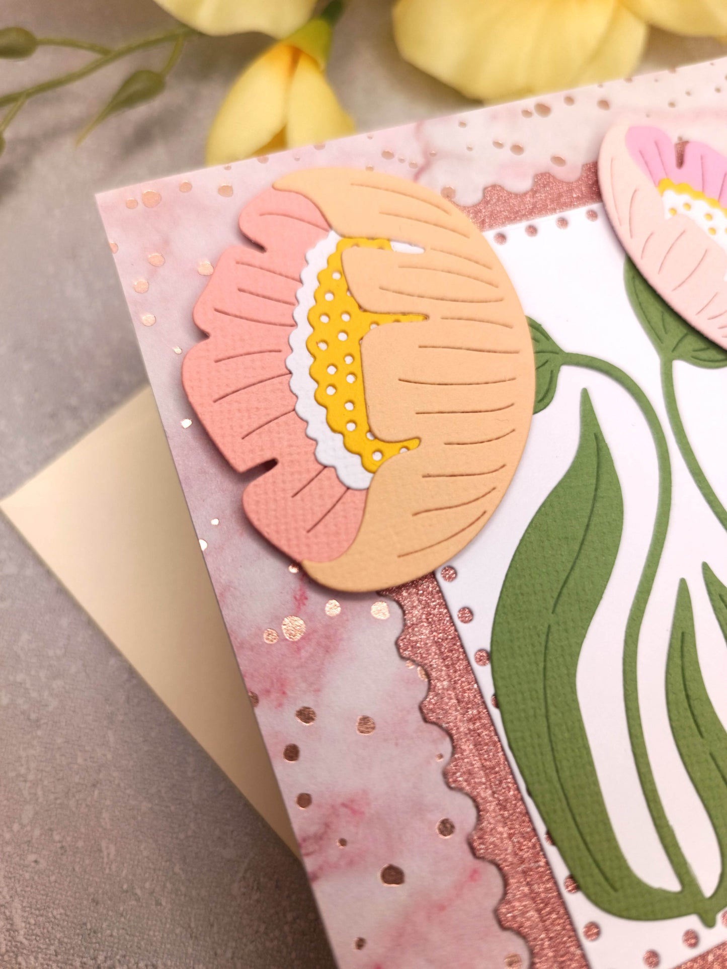 Jemné narozeninové přání se sasankami