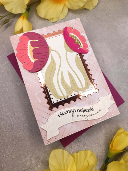 Světle růžové přání se sasankami a malinovou obálkou