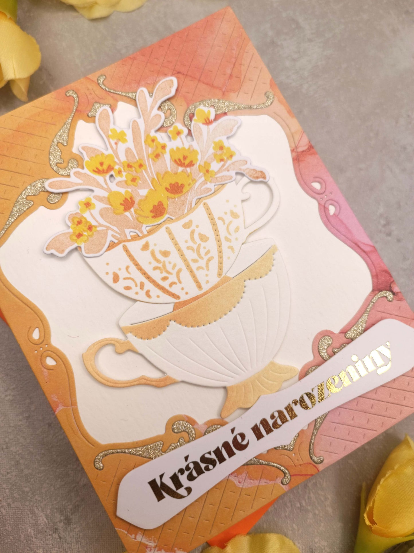 Oranžové narozeninové přání s hrníčky