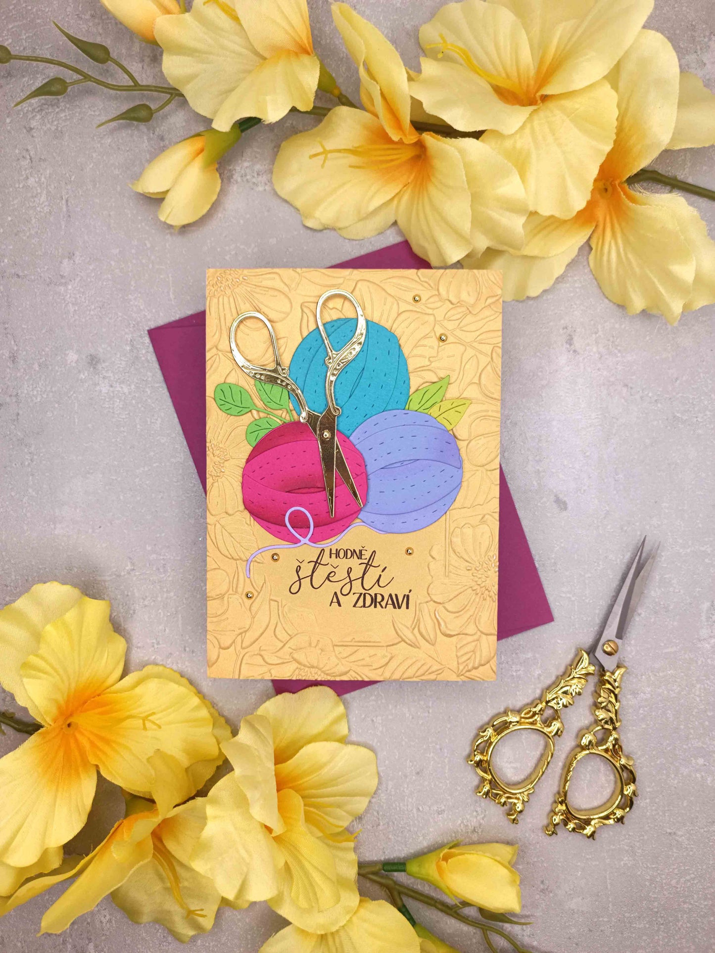 Narozeninové přání pro milovnici pletení nebo háčkování - zlaté