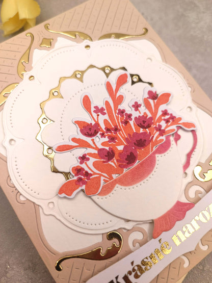 Krémové/světle hnědé narozeninové přání s porcelánem