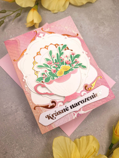 Růžové narozeninové přání s porcelánem