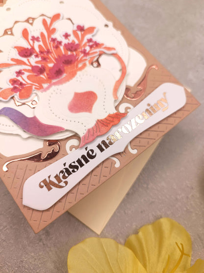 Narozeninové přání s konvičkou a talířkem