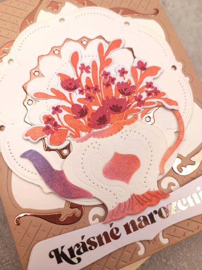 Narozeninové přání s konvičkou a talířkem