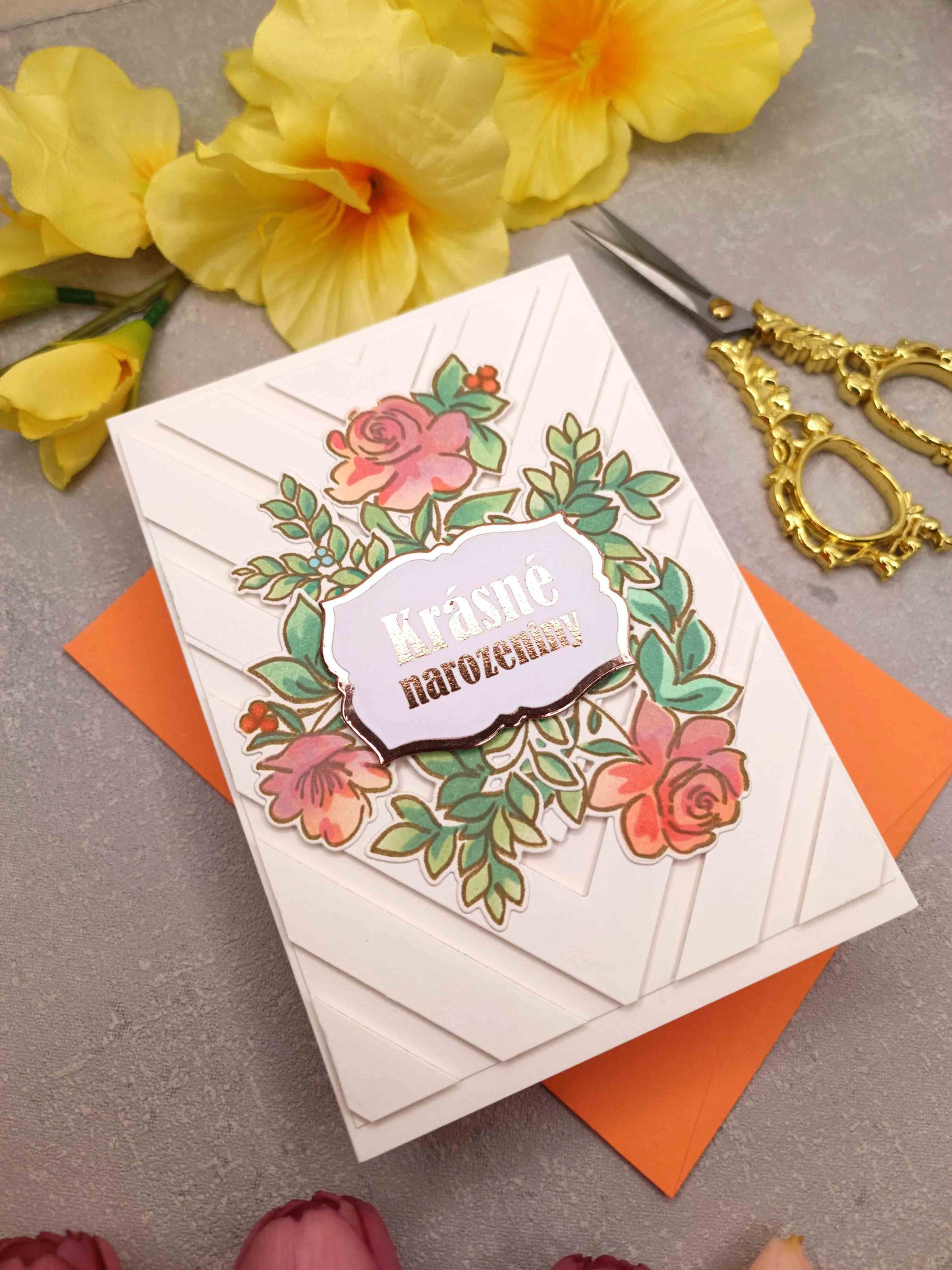 Narozeninové přání s oranžovými květinami