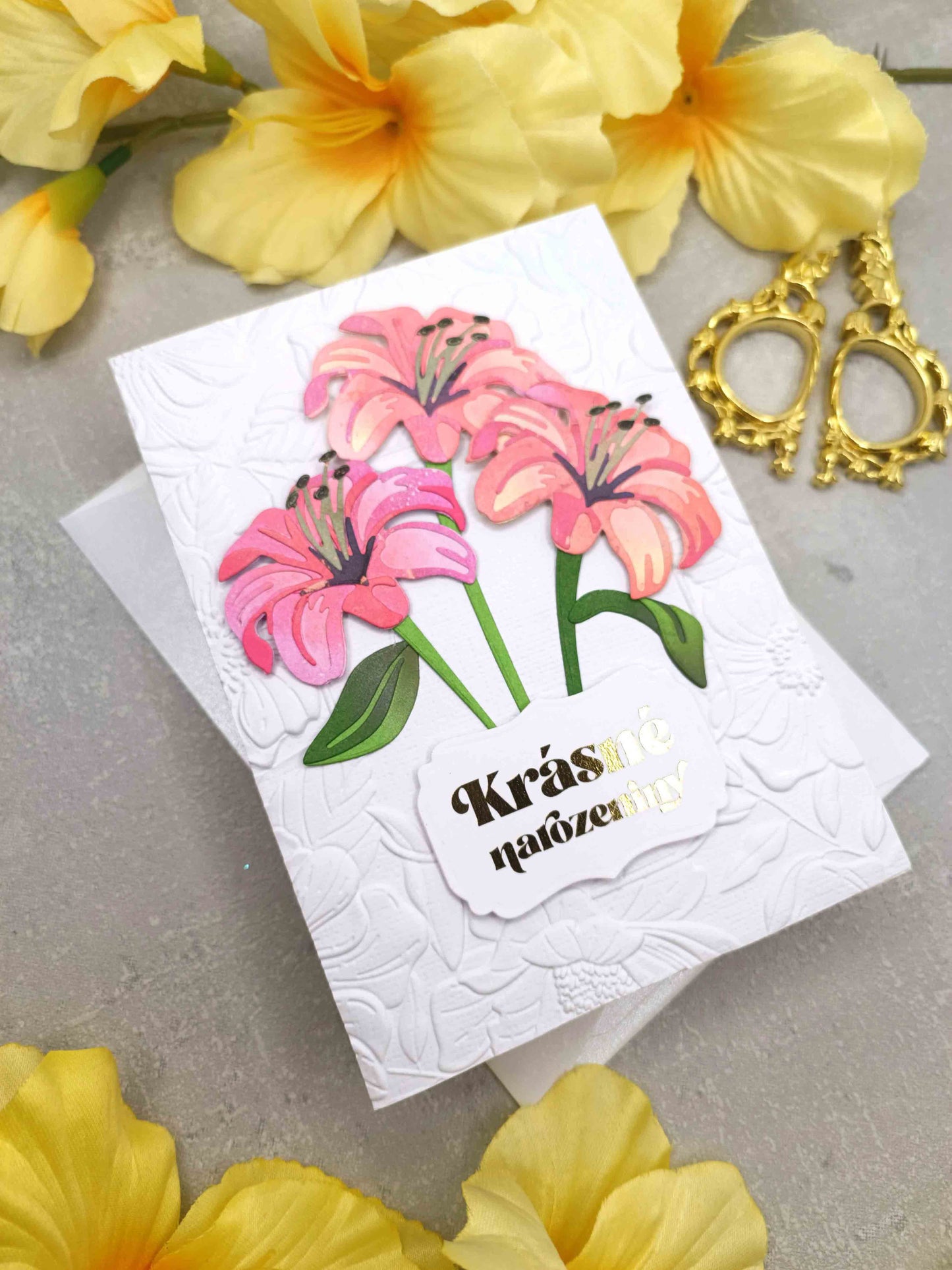 Elegantní narozeninové přání s růžovými liliemi