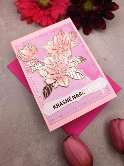 Narozeninové přání se světle růžovými magnoliemi