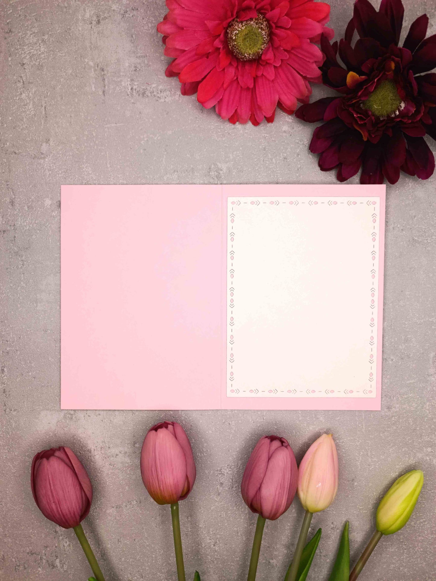 Narozeninové přání se světle růžovými magnoliemi