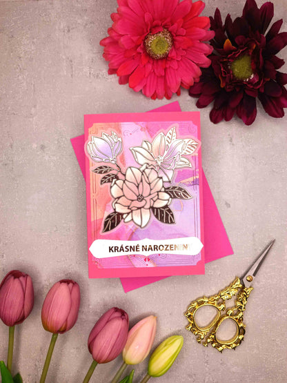 Narozeninové přání s tmavě růžovými magnoliemi