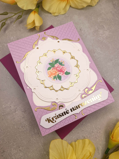 Fialové narozeninové přání s porcelánovým talířkem