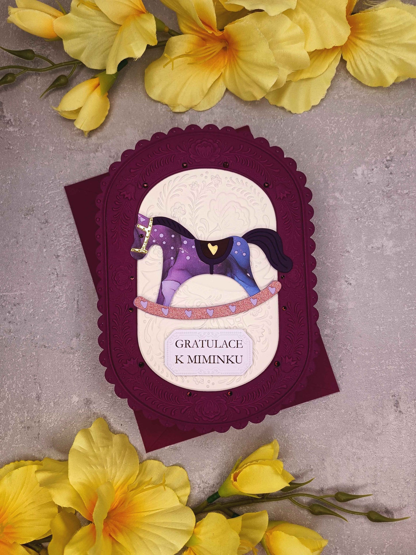 Přání k narození miminka s houpacím koníkem