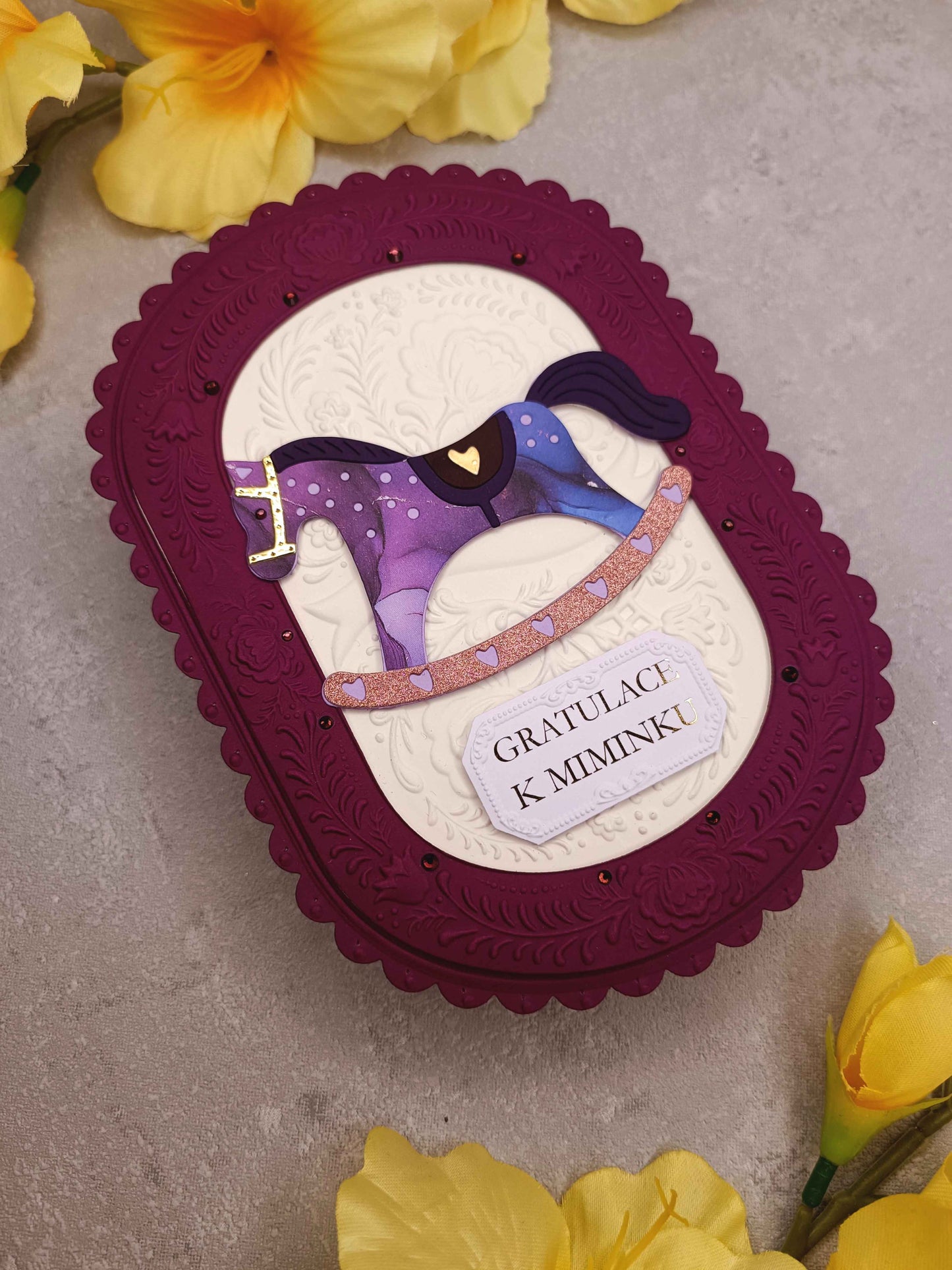 Přání k narození miminka s houpacím koníkem