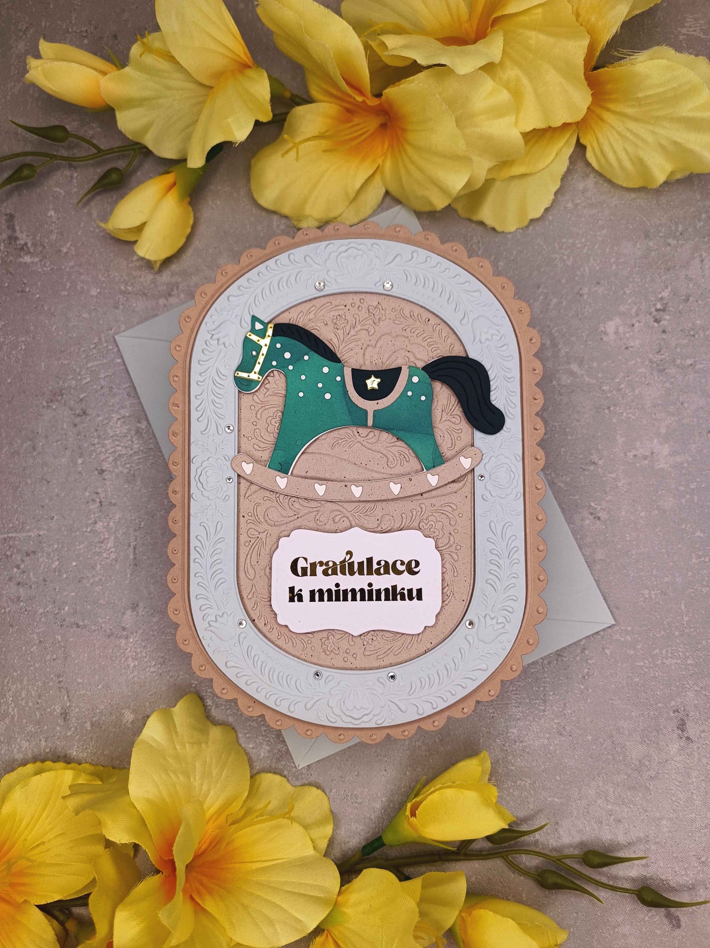 Přání k narození miminka s houpacím koníkem