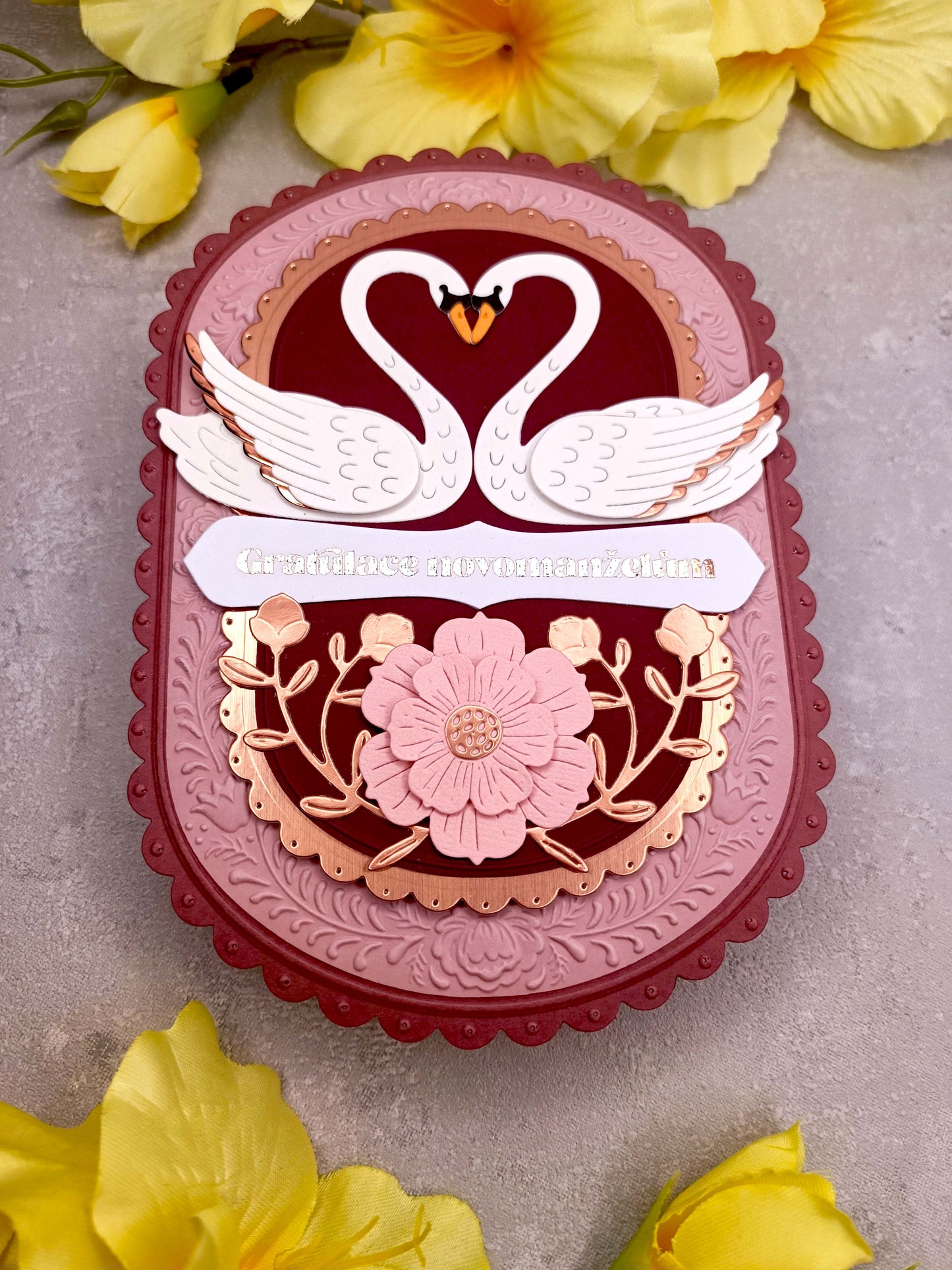 Elegantní svatební přání pro novomanžele s labutěmi