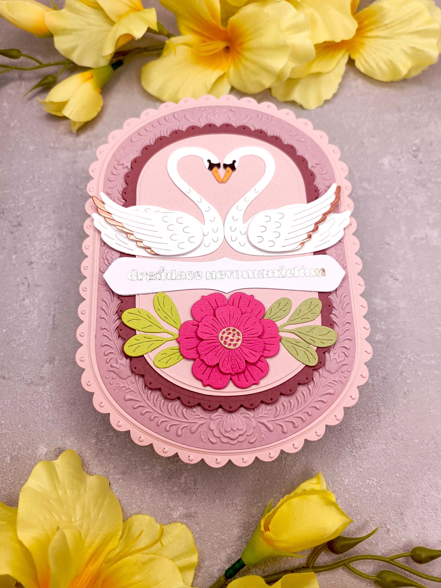 Elegantní svatební přání pro novomanžele s labutěmi