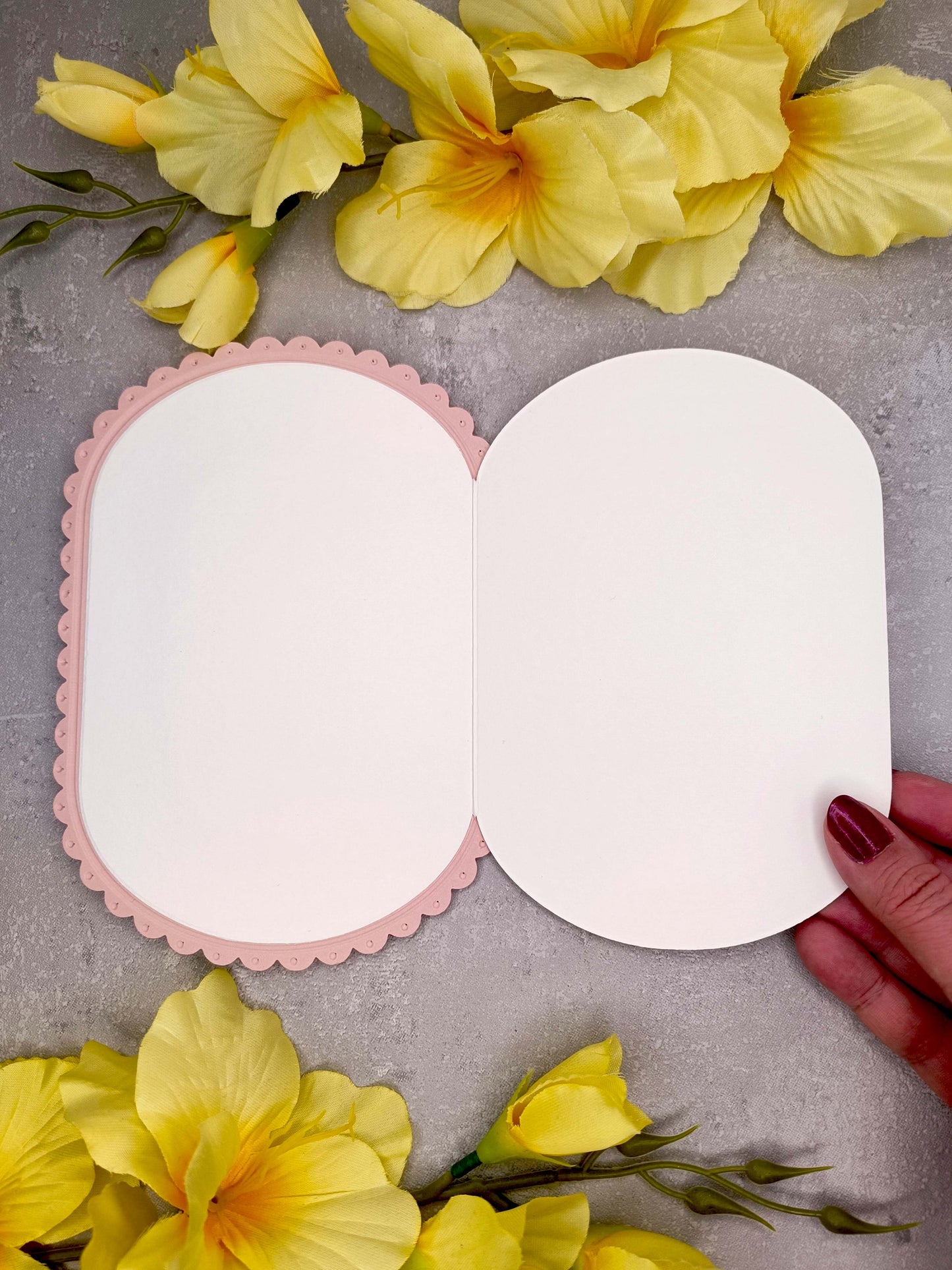 Elegantní svatební přání pro novomanžele s labutěmi