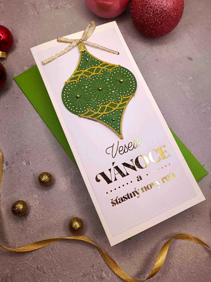 Vánoční přání s vyšívanou baňkou