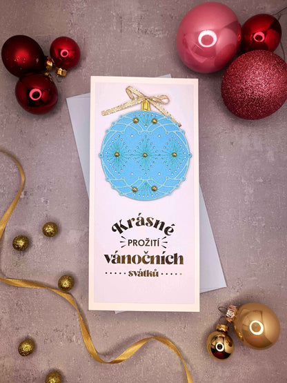 Vánoční přání s vyšívanou baňkou