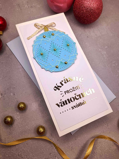 Vánoční přání s vyšívanou baňkou