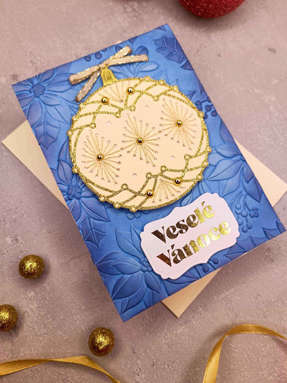 Vánoční přání s vyšívanou baňkou